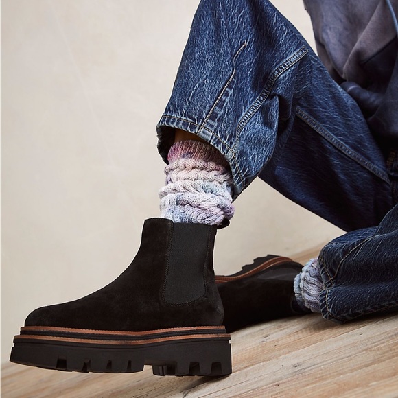 Free People Shoes - Free People - Dublin Platform Chelsea Boots - size 7